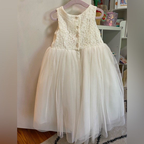 David's Bridal Toddler off-white 2T flower girl dress and large satin bow belt - Picture 2 of 9